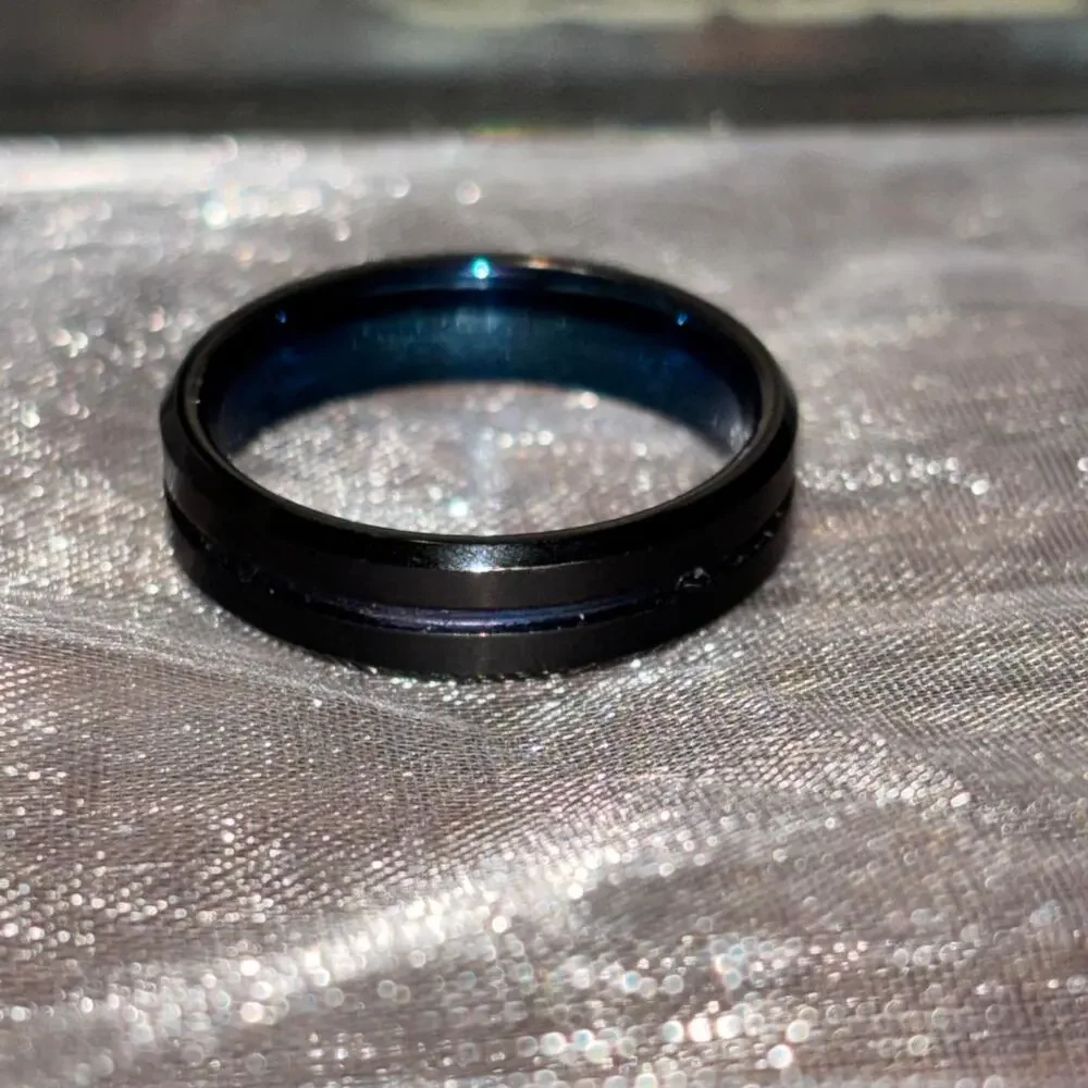 New Mens ring size 11.5 black engraved